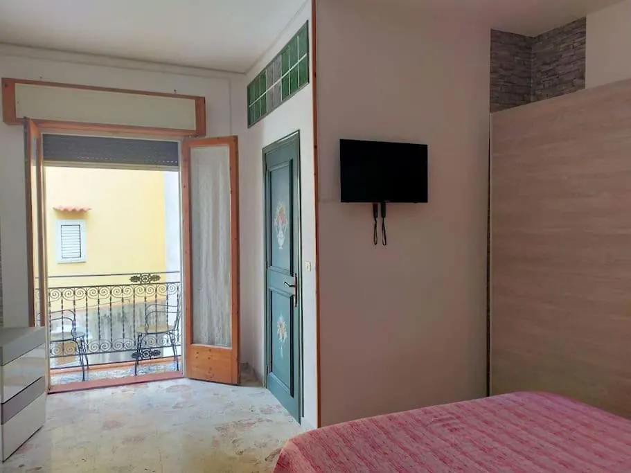 דירות שאקה Casa Il Cortiletto